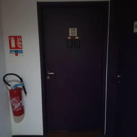 Agreable Familial A Lourdes, Proche Gare 아파트